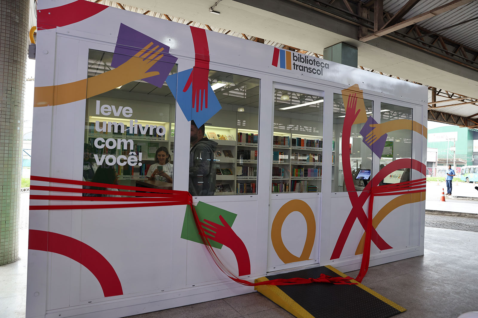 Leitura em movimento: Biblioteca Transcol celebra 10 mil empréstimos nos terminais