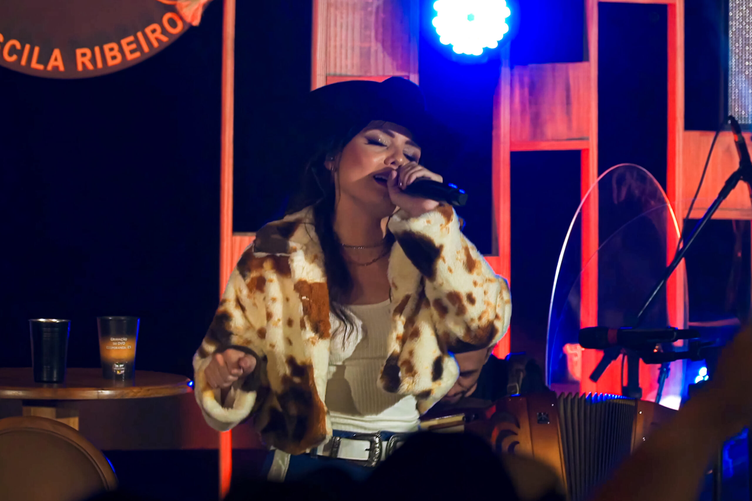 Priscila Ribeiro leva turnê ao Espírito Santo e Minas Gerais e lança novo hit “Pegante”