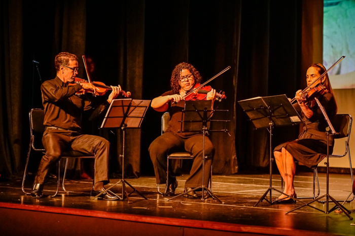 Recitais revelam o crescimento artístico e a dedicação dos nossos estudantes", declarou Fátima.